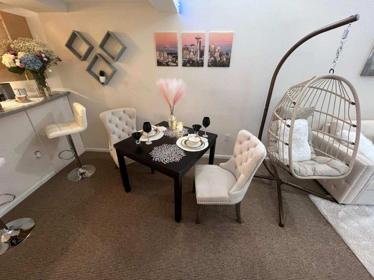 סיאטל Cozy Downtown Condo Retreat With Space Needle View מראה חיצוני תמונה